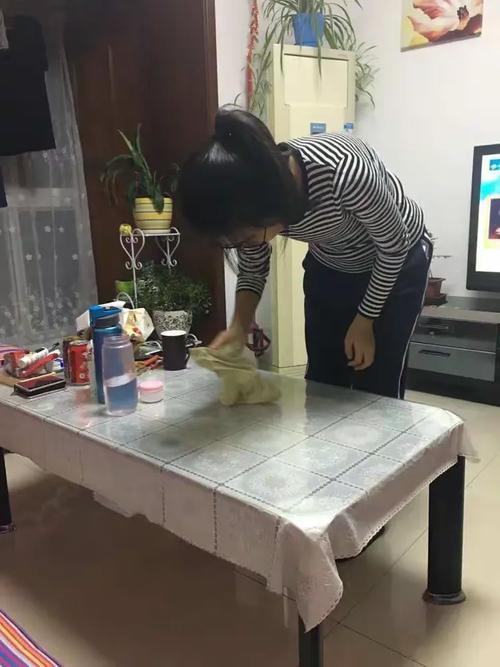 记高一八班同学社会实践活动以及家庭劳务